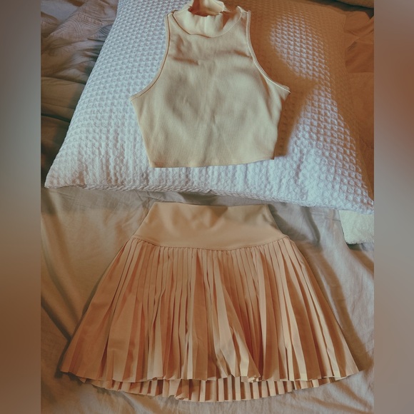 Crop top & Skirt - Picture 3 of 7